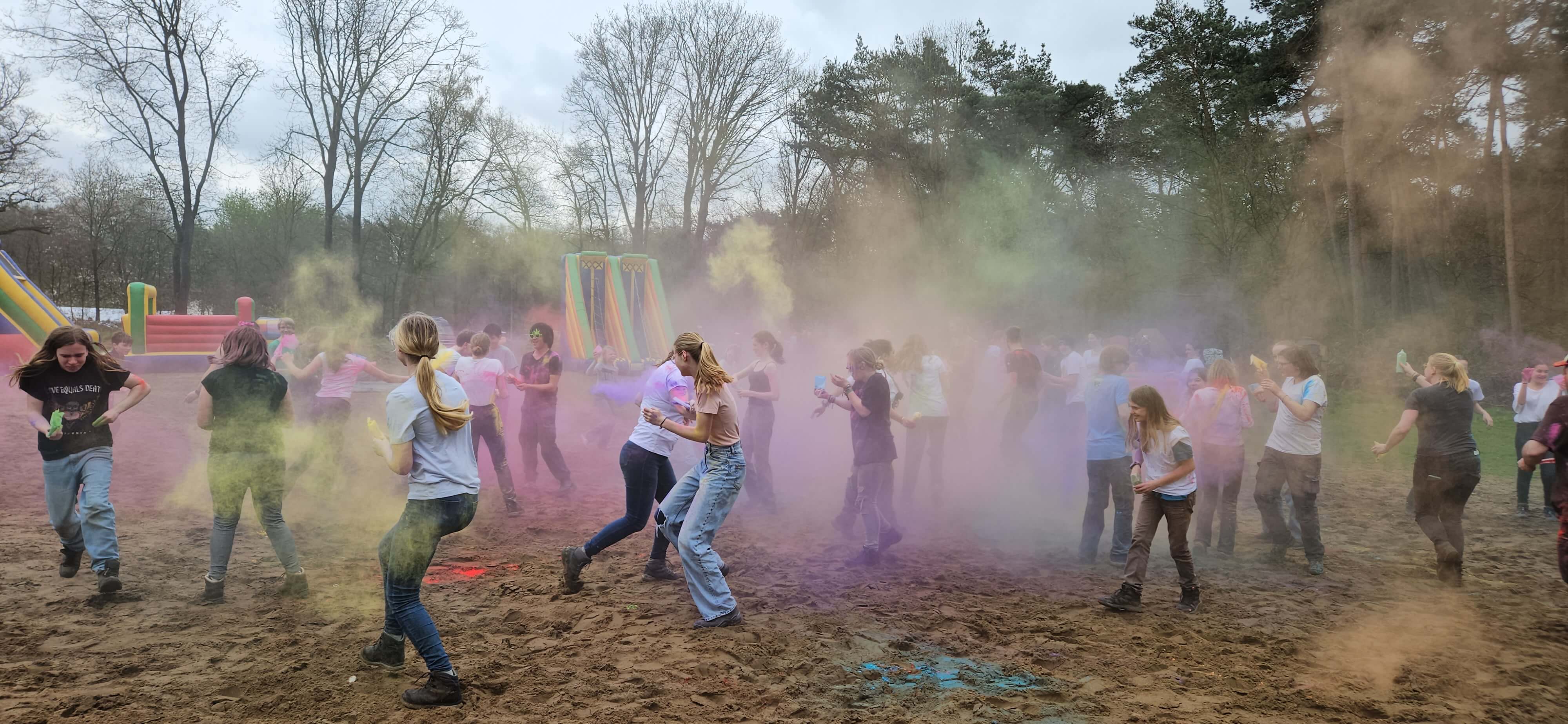 Header foto van vrijwilliger met HIT Mook das